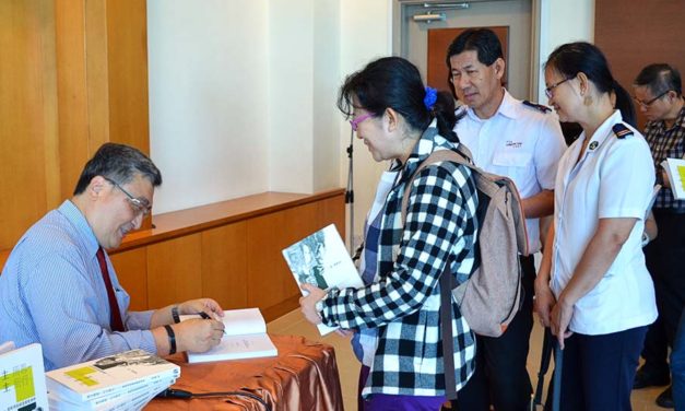 何威达博士新书发布会