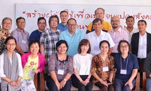 Dr Leonard Wee conducts training for ATESEA